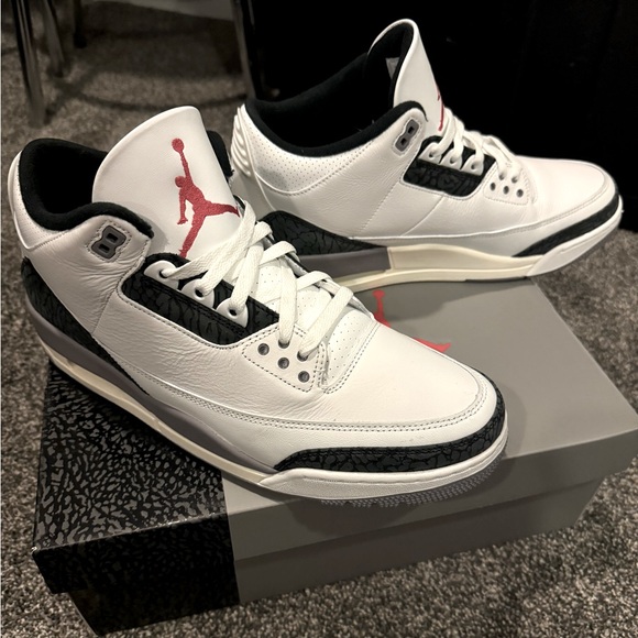 AIR JORDAN 3 RETRO
SUMMIT WHITE/FIRE RED - Picture 3 of 7